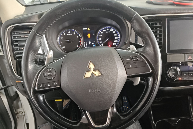 三菱 欧蓝德 2016款 2.4L 四驱精英版 5座中控内饰13