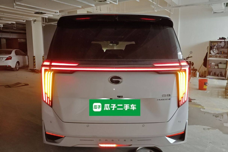 广汽传祺 传祺M8 2023款 宗师系列 双擎 御尊版车身外观6005