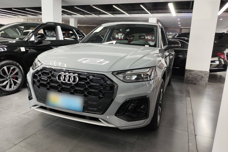 奥迪Q5L 2025款 45周年典藏版 40 TFSI 豪华动感型车身外观1