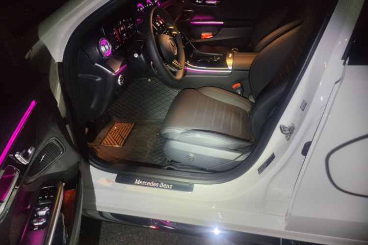 奔驰C级 2025款 C 260 L 运动版中控内饰19