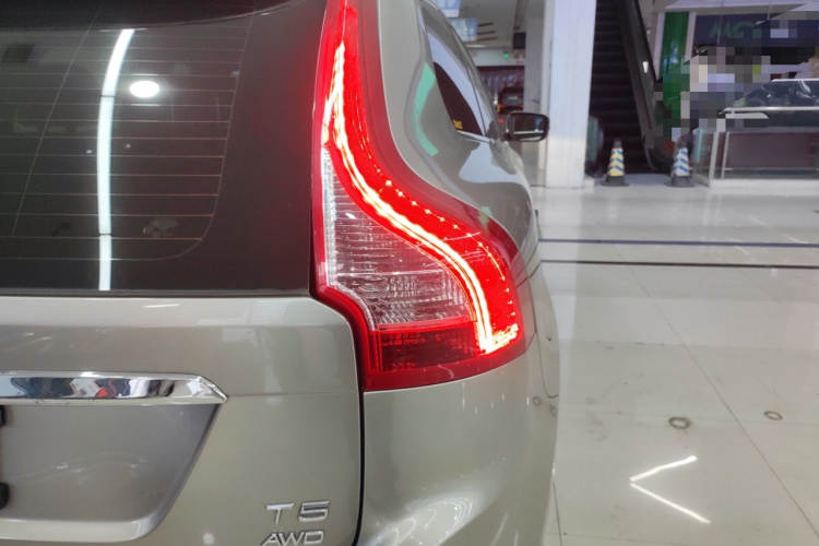 沃尔沃XC60 2016款 T5 AWD 智驭版车身外观9