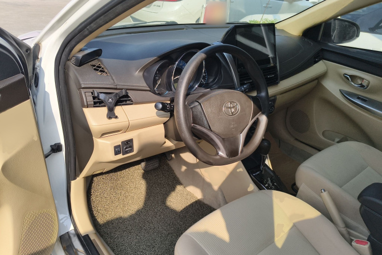 丰田 YARiS L 致炫 2015款 1.5E 自动魅动版中控内饰7003