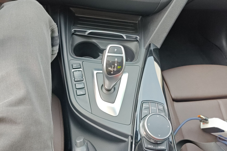 宝马3系 2019款 320Li M运动套装局部细节18