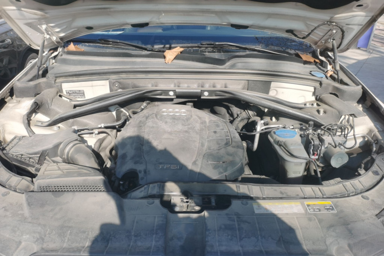 奥迪Q5 2018款 典藏版 40 TFSI 进取型机舱底盘24