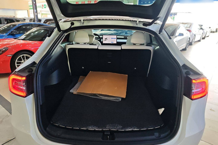 特斯拉 Model Y 2021款 长续航全轮驱动版中控内饰23