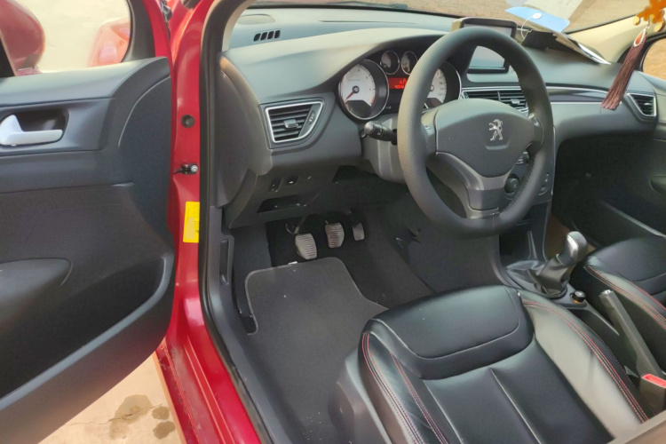 标致308 2014款 乐享版 经典 1.6L 手动优尚型中控内饰20