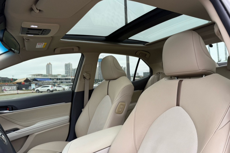 丰田 凯美瑞 2019款 2.5G 豪华版 国VI中控内饰7011