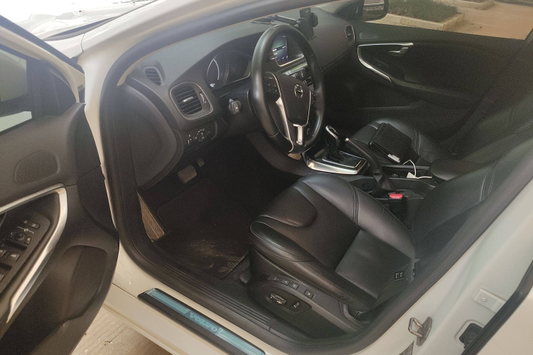 沃尔沃V40 2017款 T3 智逸版中控内饰7003