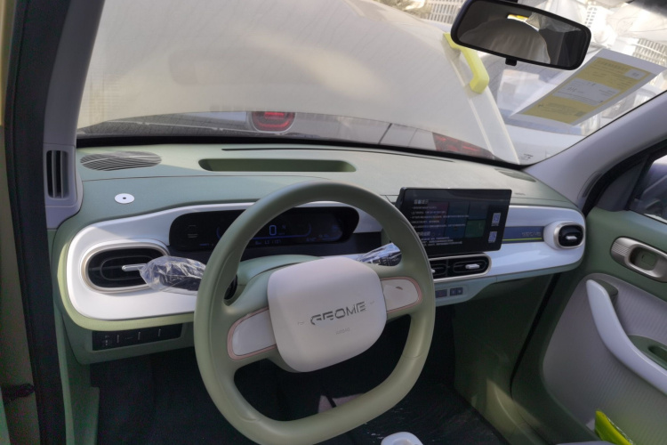 吉利银河 2025款 210km 熊猫骑士中控内饰12