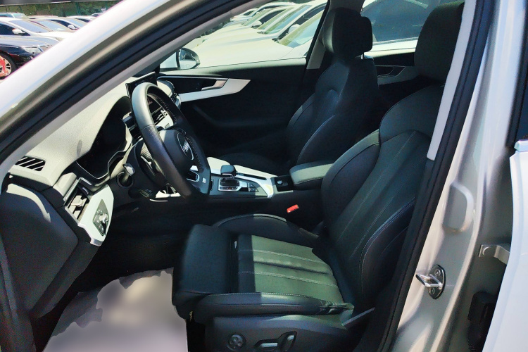 奥迪A4L 2020款 40 TFSI 豪华动感型中控内饰19