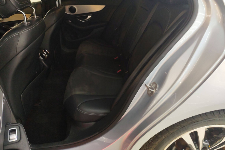 奔驰C级 2017款 C 200 运动版中控内饰21