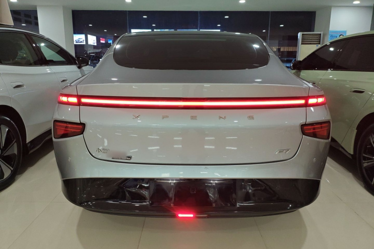 小鹏P7 2020款 586N车身外观6