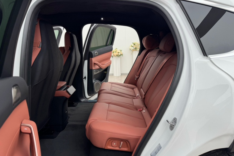 蔚来EC7 2024款 75kWh中控内饰7004