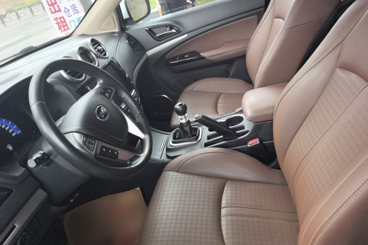 比亚迪S7 2017款 1.5T 手动尊贵型中控内饰19