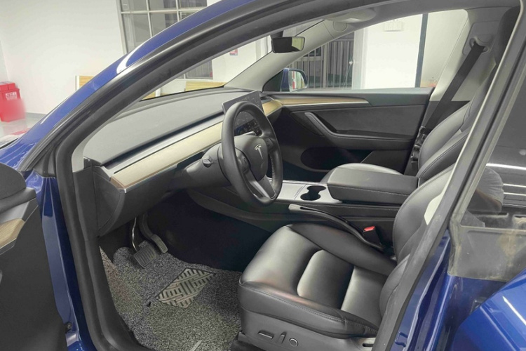 特斯拉 Model Y 2021款 标准续航后驱版中控内饰7009