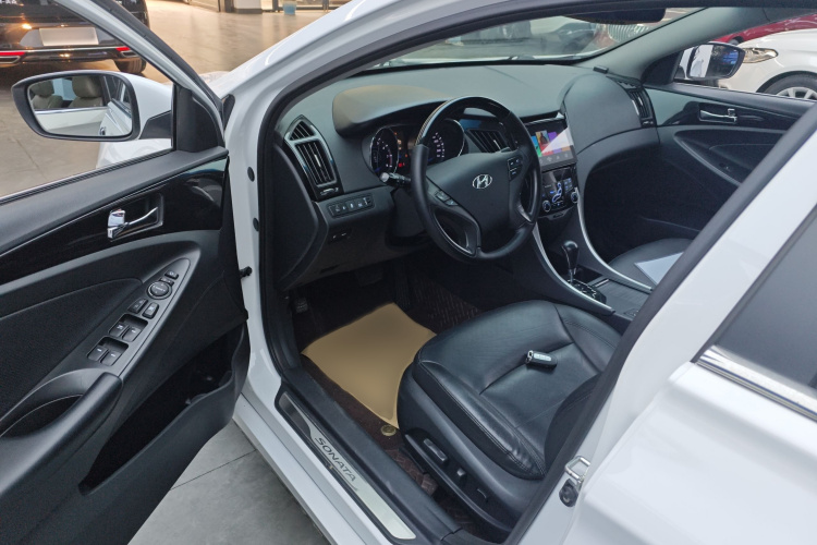 现代 索纳塔 2015款 经典 2.4L 自动领先版 国IV中控内饰7003