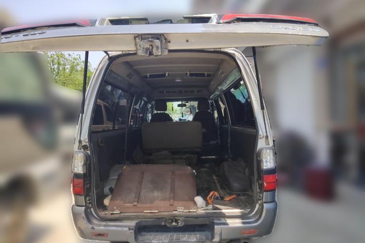 金龙 金威 2014款 2.5T玉柴创享型YC4FB90-P40C中控内饰23