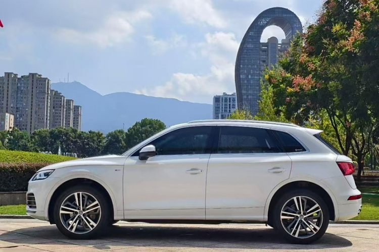 奥迪Q5L 2020款 改款 40 TFSI 荣享时尚型车身外观6001