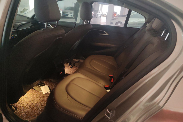 宝马1系 2020款 120i M运动套装中控内饰21