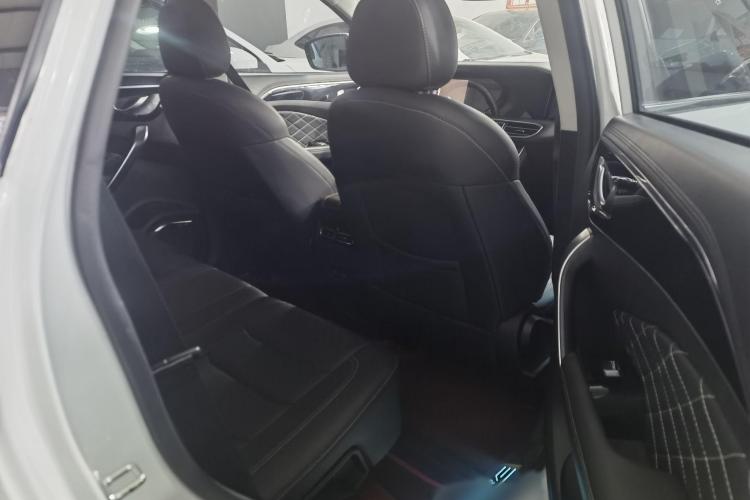 捷途X95 2023款 改款 1.6T DCT至尊版 7座中控内饰7009