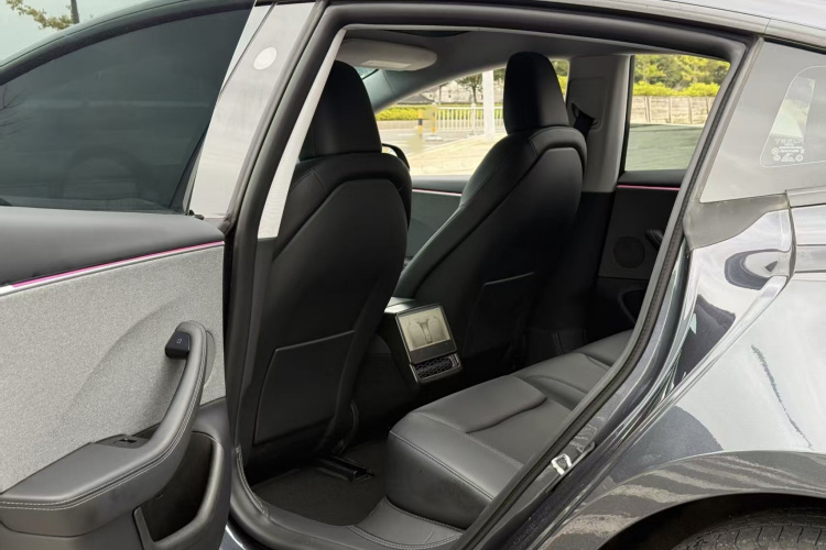 特斯拉 Model 3 2023款 后轮驱动版中控内饰7003