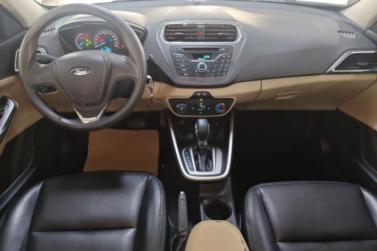 福特 福睿斯 2015款 1.5L 自动舒适型中控内饰12