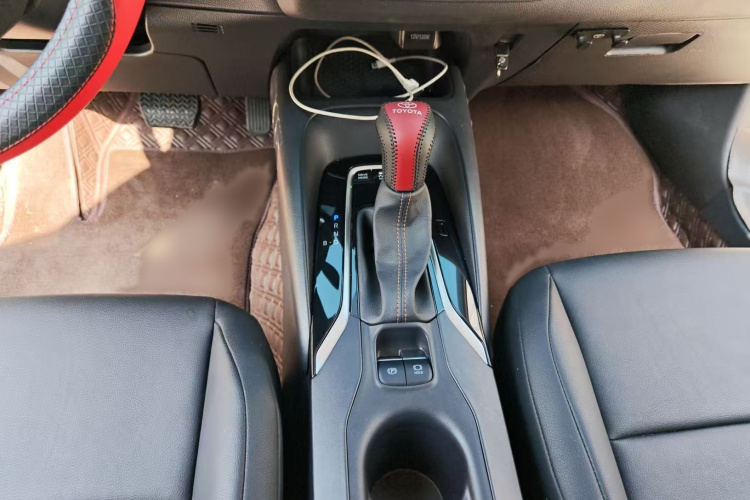 丰田 雷凌 2024款 智能电混双擎 1.8L 领先版局部细节18