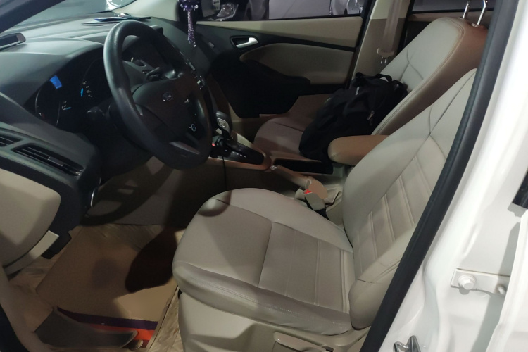 福特 福克斯 2017款 三厢 1.6L 自动舒适型智行版局部细节19