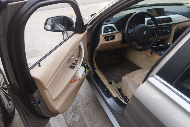 宝马3系 2014款 320Li 时尚型中控内饰7003