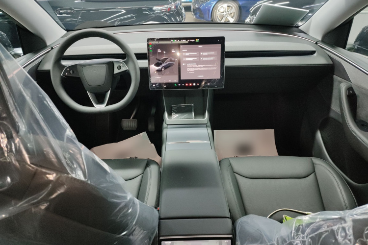 特斯拉 Model Y 2025款 改款 长续航全轮驱动版中控内饰12