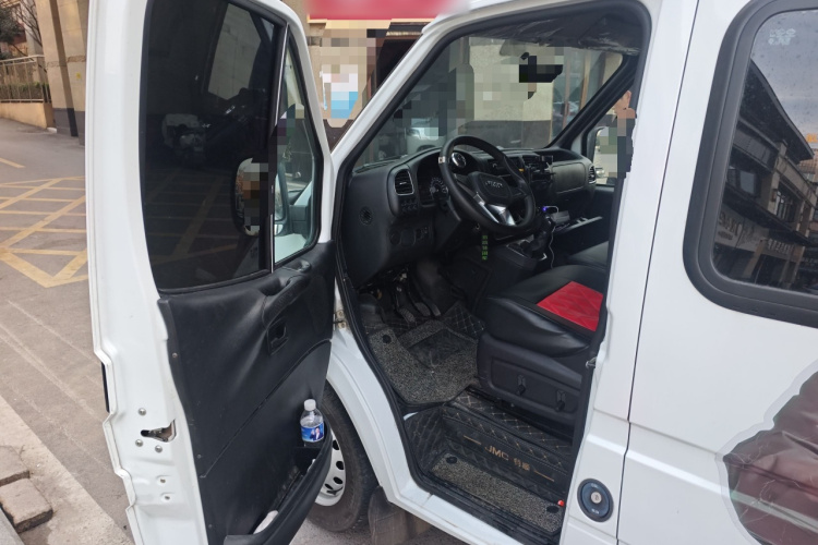 江铃 特顺 2021款 2.8T空间王普通款短轴中高顶6座柴油国VI JX493中控内饰20