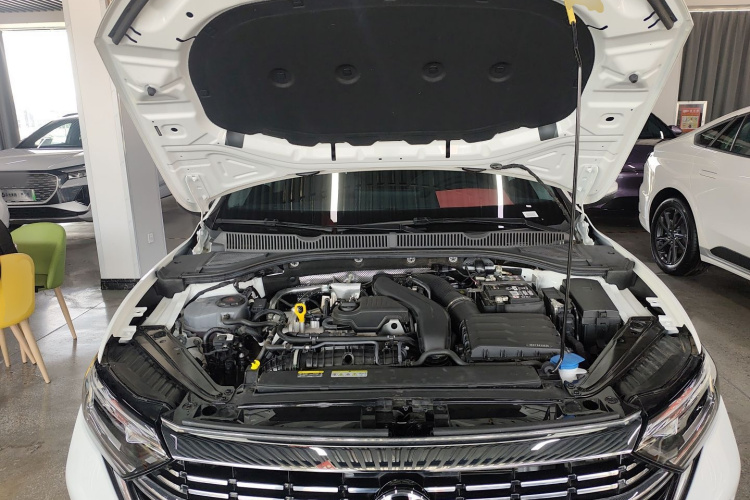 大众 速腾 2025款 300TSI DSG超越版机舱底盘24