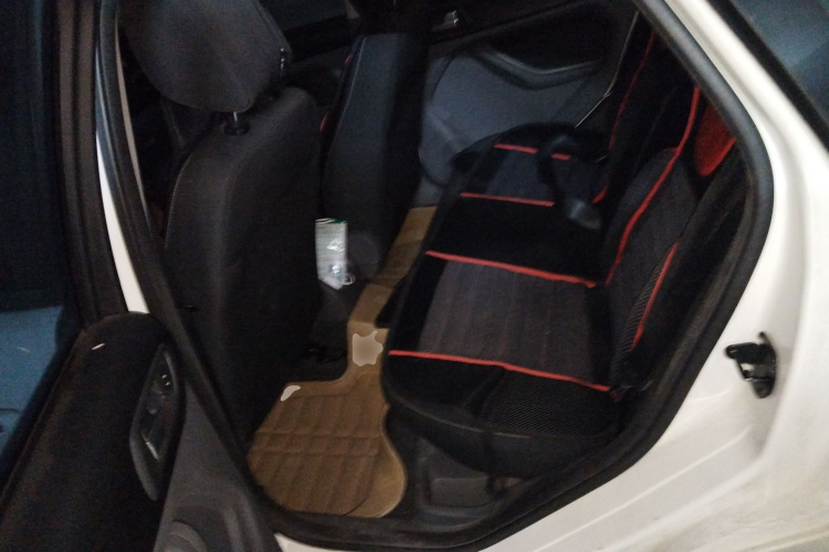 福特 福克斯 2013款 两厢经典 1.8L 手动基本型中控内饰21