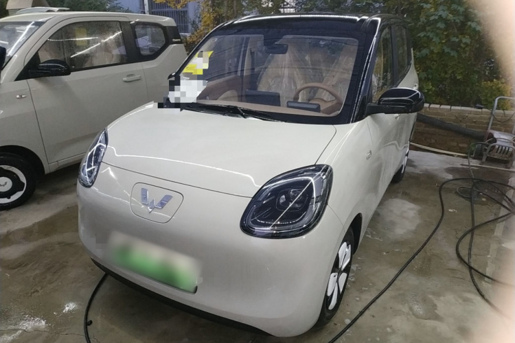 五菱汽车 宏光MINIEV 2025款 四门版 臻享+款车身外观1