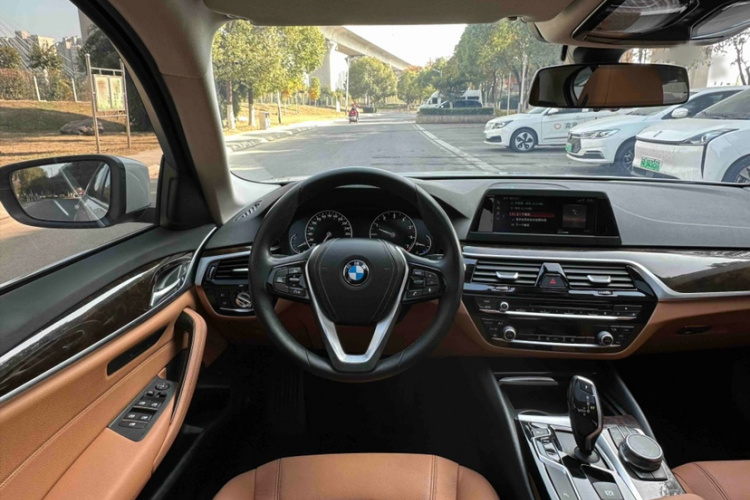 宝马5系 2018款 528Li 上市特别版中控内饰7009