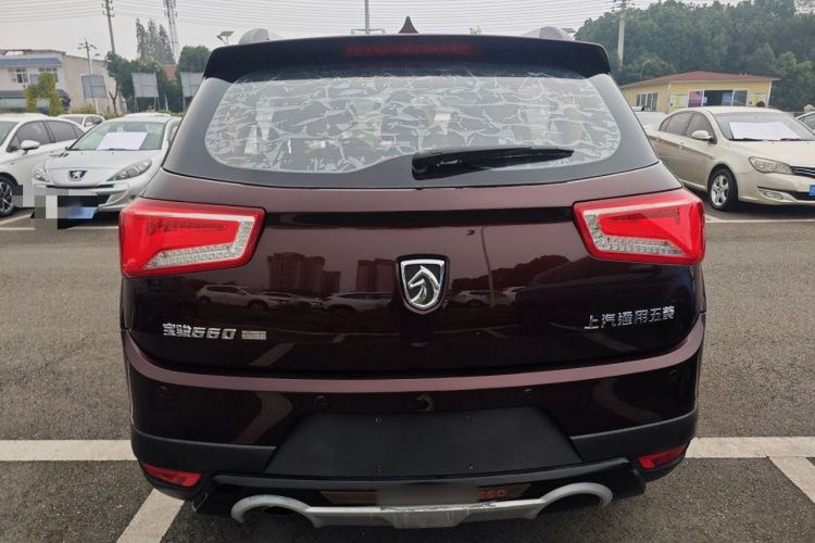 宝骏560 2016款 1.5T 手动豪华型车身外观6