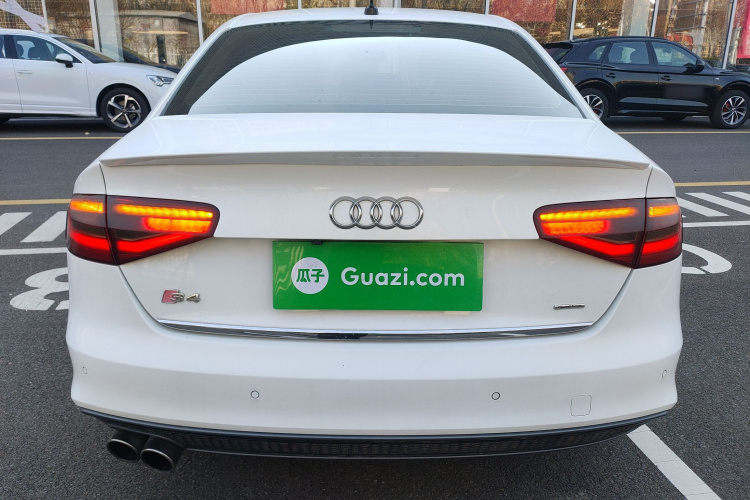 奥迪A4L 2015款 45 TFSI quattro个性运动型车身外观6