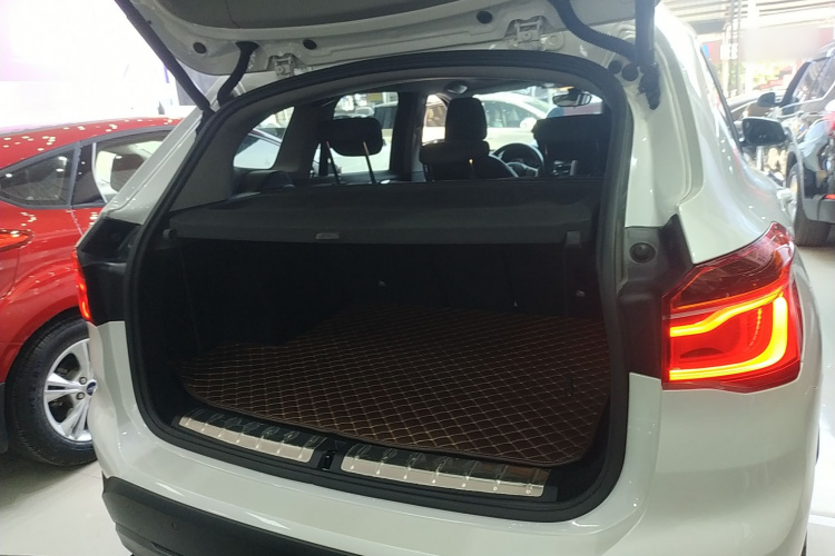 宝马X1 2018款 sDrive20Li 领先型机舱底盘23