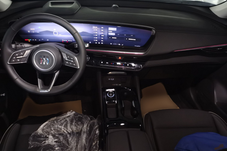 别克 2025款 昂科威Plus 28T 两驱白金版中控内饰12