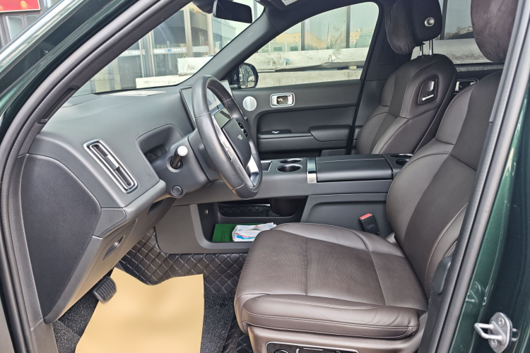 理想汽车 理想L9 2022款 Max中控内饰7004