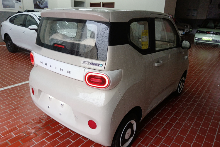 五菱汽车 宏光MINIEV 2024款 第三代 215km 青春版车身外观7