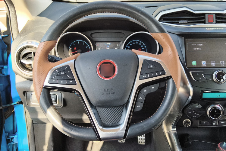 比亚迪 元 2016款 1.5L 手动豪华型中控内饰13