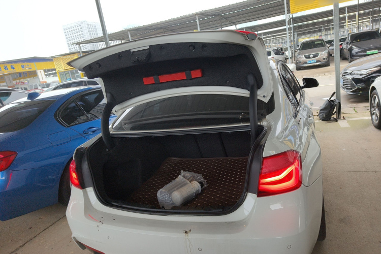 宝马3系 2017款 320Li M运动型局部细节23