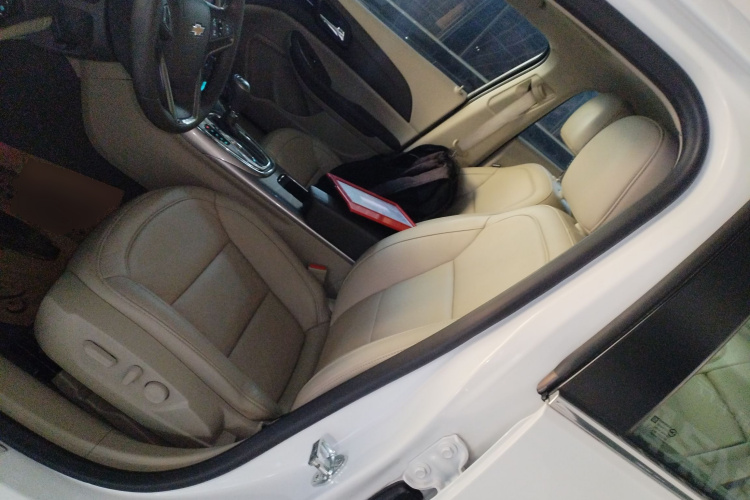 雪佛兰 迈锐宝 2013款 2.0L 自动豪华版中控内饰19