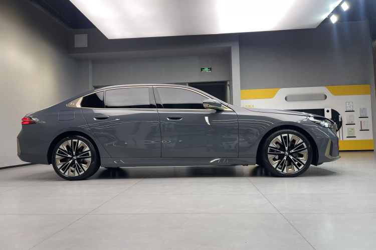 宝马5系 2024款 530Li 尊享型 豪华套装车身外观6003