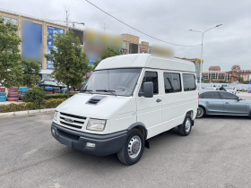 依维柯得意 2017款 2.5T A35客车低顶5-7座47Z5