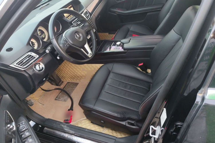 奔驰E级 2014款 改款 E 300 L 运动型中控内饰19