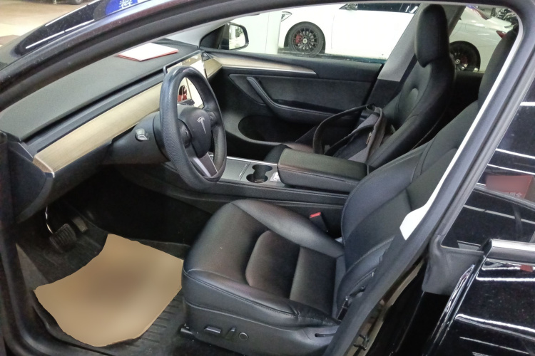 特斯拉 Model Y 2021款 标准续航后驱版中控内饰19