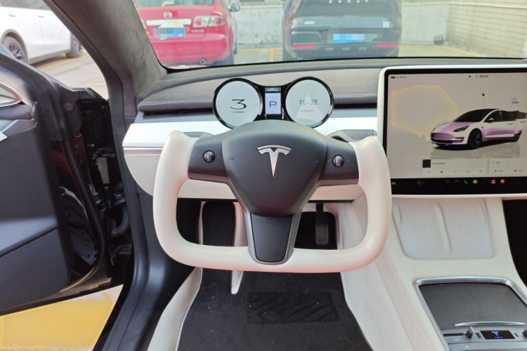 特斯拉 Model 3 2022款 后轮驱动版中控内饰13