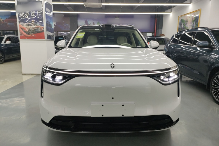 鸿蒙智行 问界M8 2025款 增程 Ultra版 53.4kWh 5座版车身外观6001